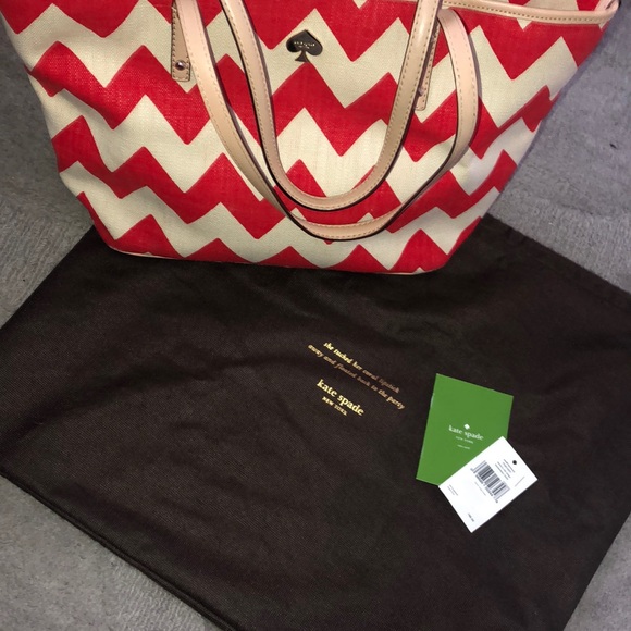LIKE NEW KATE SPADE TOTE - Picture 5 of 6